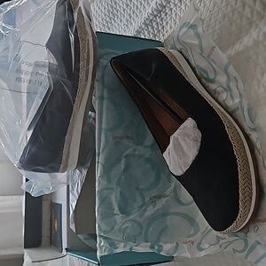 Black Canvas Flats BareTraps 6.5 M